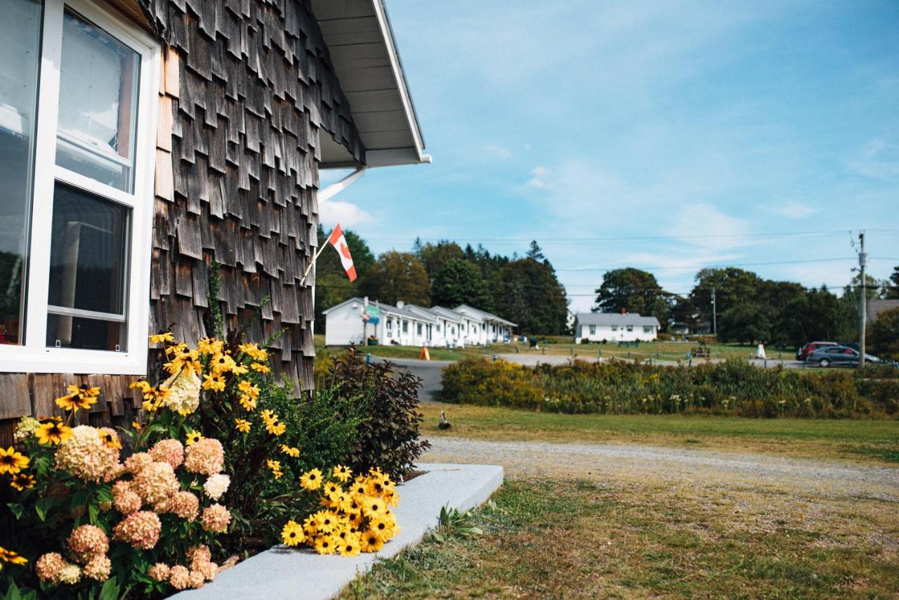 Friars Bay Inn & Cottages Welshpool Ngoại thất bức ảnh